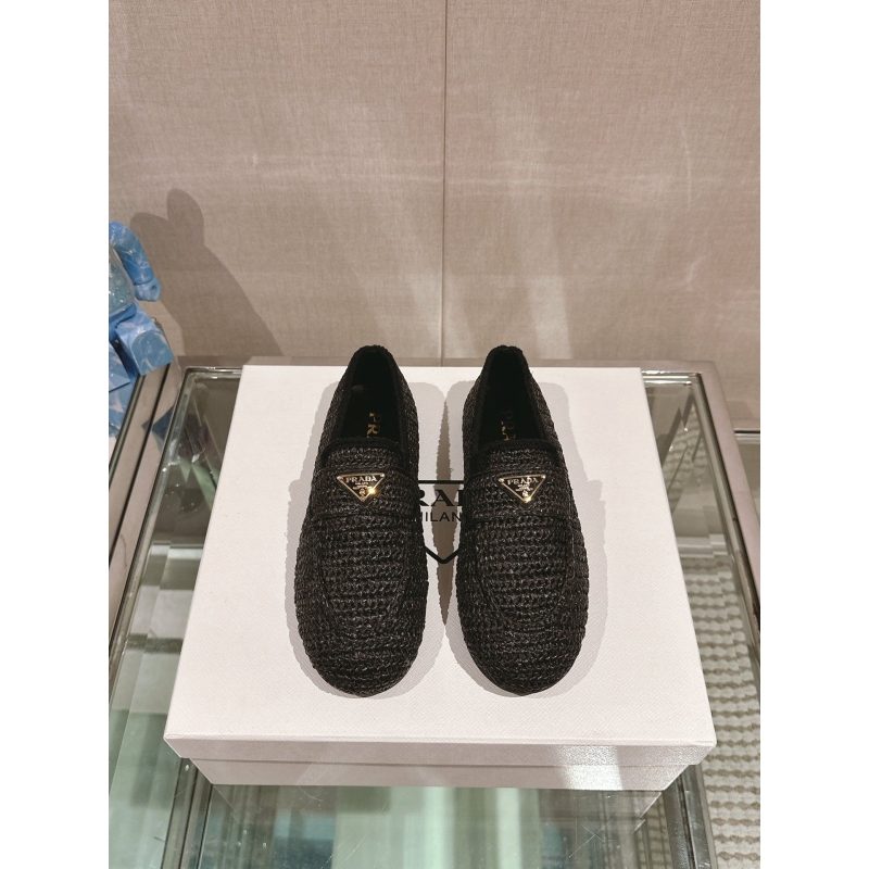 Pra*a leather shoes